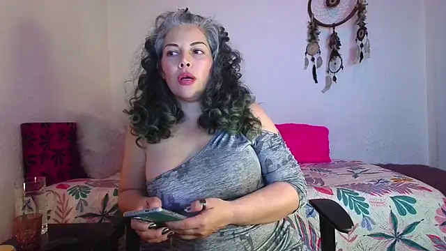 Victoria Lover online show from 12-20-25, 03:46