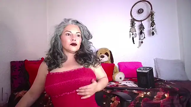 Victoria Lover online show from 01-13-26, 04:51