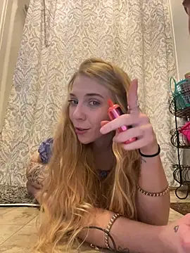 Snapshot of qtkayyzzxoxo chatting on 03-22-25, 10:48 qtkayyzzxoxo online show from 03-22-25, 10:48