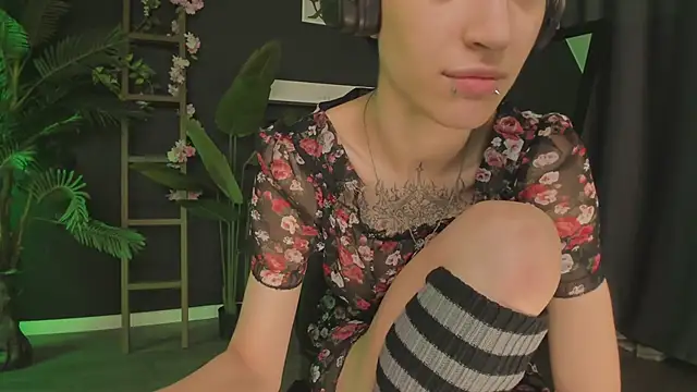 Snapshot of lisbatsyy chatting on 03-10-25, 04:38 lisbatsyy online show from 03-10-25, 04:38