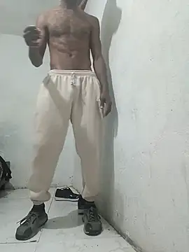 Snapshot of aventuraparatiM_o_r_e chatting on 02-25-25, 04:57 aventuraparatiM o r e online show from 02-25-25, 04:57