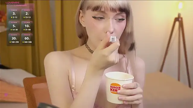 Snapshot of Cherry_Bite chatting on 11-21-25, 09:57 Cherry Bite online show from 11-21-25, 09:57