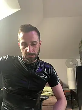 Snapshot of gryzoon chatting on 04-23-26, 05:19 gryzoon online show from 04-23-26, 05:19