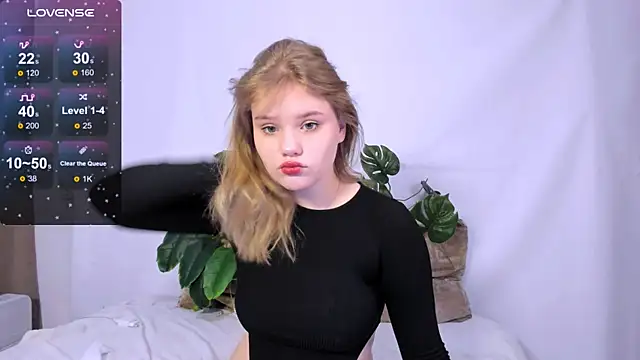 Snapshot of LaseyMoon chatting on 03-05-25, 05:40 LaseyMoon online show from 03-05-25, 05:40