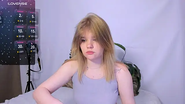 Snapshot of LaseyMoon chatting on 03-06-25, 09:25 LaseyMoon online show from 03-06-25, 09:25