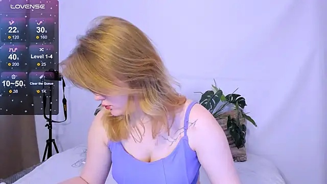 Snapshot of LaseyMoon chatting on 03-08-25, 04:23 LaseyMoon online show from 03-08-25, 04:23