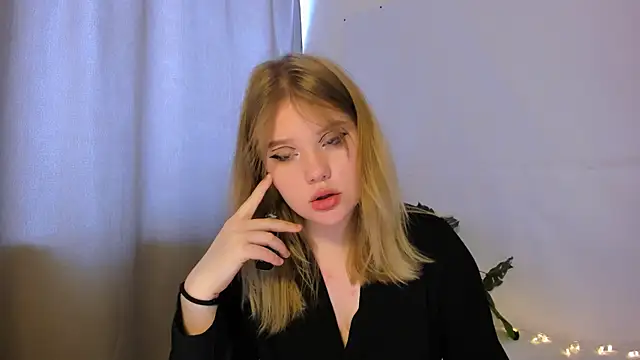 Snapshot of LaseyMoon chatting on 03-09-25, 04:16 LaseyMoon online show from 03-09-25, 04:16