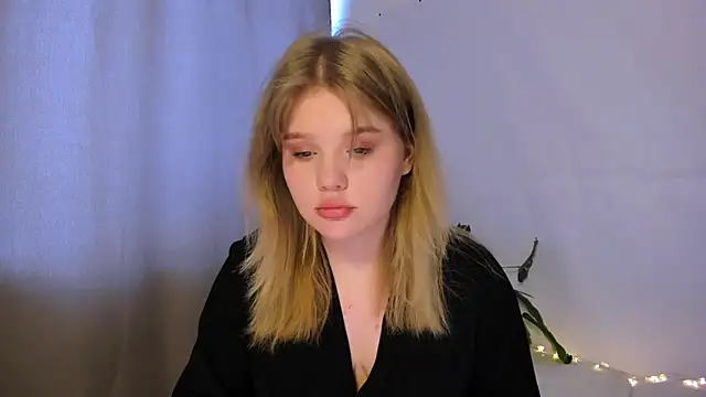 Snapshot of LaseyMoon chatting on 03-10-25, 04:17 LaseyMoon online show from 03-10-25, 04:17