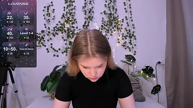 Snapshot of LaseyMoon chatting on 03-12-25, 04:30 LaseyMoon online show from 03-12-25, 04:30