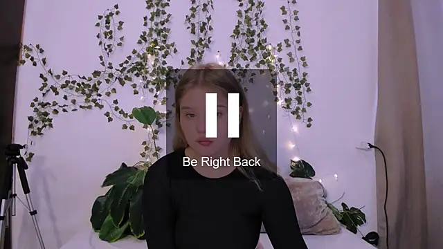 Snapshot of LaseyMoon chatting on 03-17-25, 04:08 LaseyMoon online show from 03-17-25, 04:08