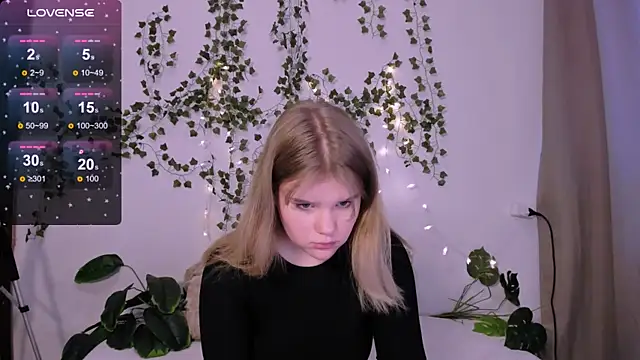 Snapshot of LaseyMoon chatting on 03-20-25, 01:13 LaseyMoon online show from 03-20-25, 01:13