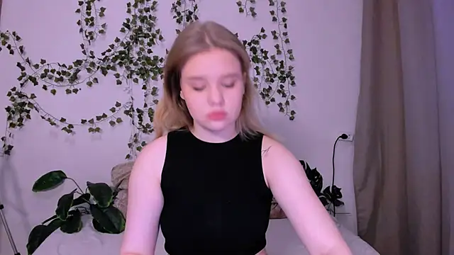 Snapshot of LaseyMoon chatting on 03-21-25, 01:02 LaseyMoon online show from 03-21-25, 01:02