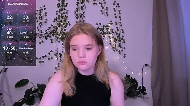 Snapshot of LaseyMoon chatting on 03-21-25, 04:06 LaseyMoon online show from 03-21-25, 04:06