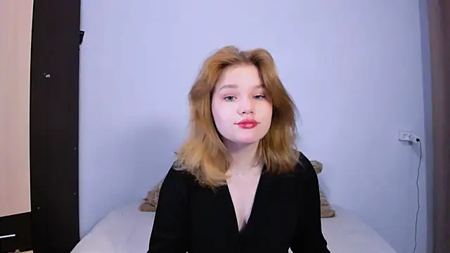 Snapshot of LaseyMoon chatting on 09-15-25, 01:38 LaseyMoon online show from 09-15-25, 01:38