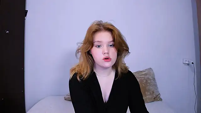 Snapshot of LaseyMoon chatting on 09-19-25, 11:22 LaseyMoon online show from 09-19-25, 11:22