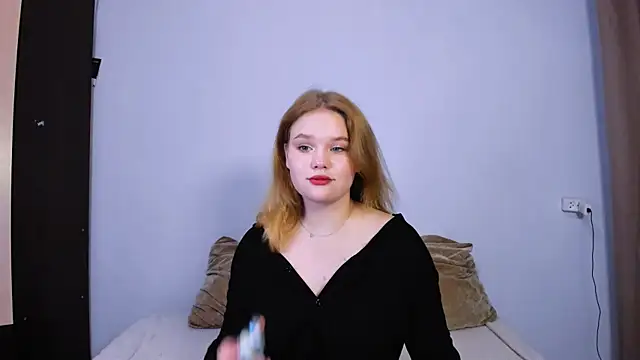 Snapshot of LaseyMoon chatting on 09-21-25, 11:12 LaseyMoon online show from 09-21-25, 11:12