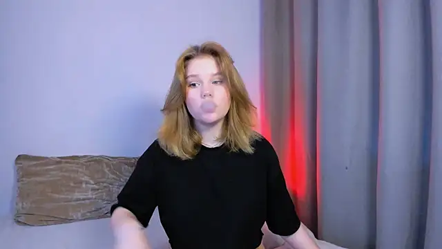 Snapshot of LaseyMoon chatting on 09-26-25, 11:14 LaseyMoon online show from 09-26-25, 11:14