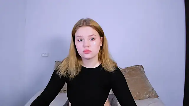 Snapshot of LaseyMoon chatting on 10-21-25, 10:43 LaseyMoon online show from 10-21-25, 10:43