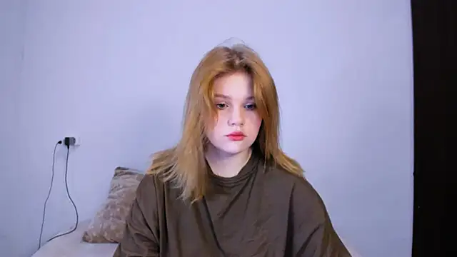 Snapshot of LaseyMoon chatting on 10-29-25, 10:55 LaseyMoon online show from 10-29-25, 10:55