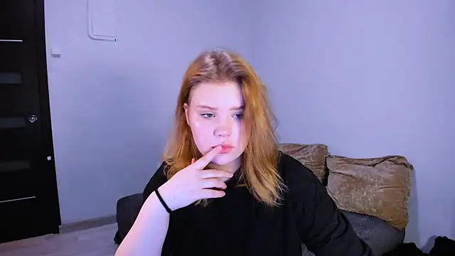 Snapshot of LaseyMoon chatting on 11-07-25, 12:43 LaseyMoon online show from 11-07-25, 12:43