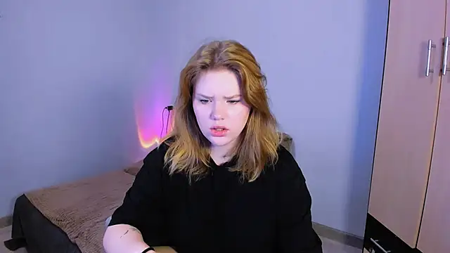 Snapshot of LaseyMoon chatting on 11-08-25, 01:39 LaseyMoon online show from 11-08-25, 01:39