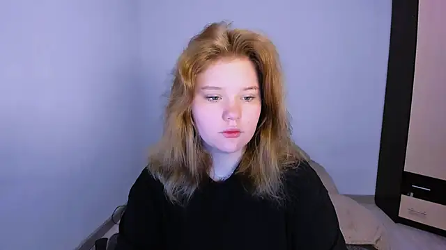 Snapshot of LaseyMoon chatting on 11-13-25, 02:43 LaseyMoon online show from 11-13-25, 02:43