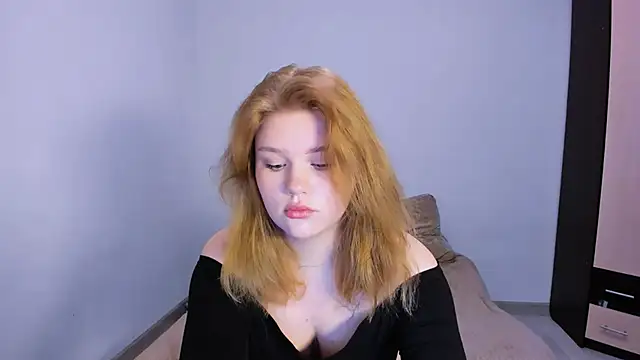 Snapshot of LaseyMoon chatting on 11-19-25, 01:38 LaseyMoon online show from 11-19-25, 01:38