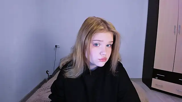 Snapshot of LaseyMoon chatting on 11-23-25, 01:49 LaseyMoon online show from 11-23-25, 01:49