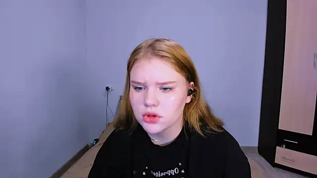 Snapshot of LaseyMoon chatting on 11-27-25, 01:51 LaseyMoon online show from 11-27-25, 01:51