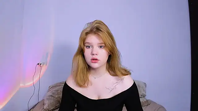 Snapshot of LaseyMoon chatting on 11-29-25, 01:30 LaseyMoon online show from 11-29-25, 01:30