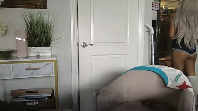 Snapshot of princesskimamii chatting on 09-27-25, 11:32 princesskimamii online show from 09-27-25, 11:32