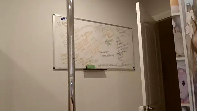 Snapshot of princesskimamii chatting on 11-09-25, 09:57 princesskimamii online show from 11-09-25, 09:57