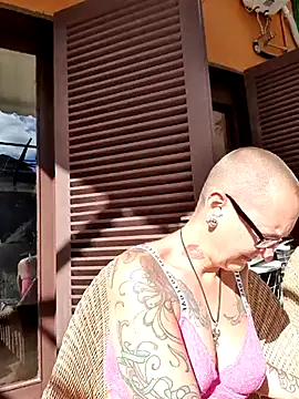 Snapshot of Emma_Milf25 chatting on 03-06-25, 10:09 Emma Milf25 online show from 03-06-25, 10:09