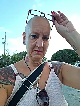 Snapshot of Emma_Milf25 chatting on 09-24-25, 07:33 Emma Milf25 online show from 09-24-25, 07:33