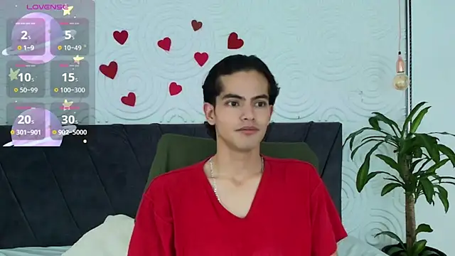 Snapshot of Maximoherrera_16 chatting on 04-17-26, 01:47 Maximoherrera 16 online show from 04-17-26, 01:47