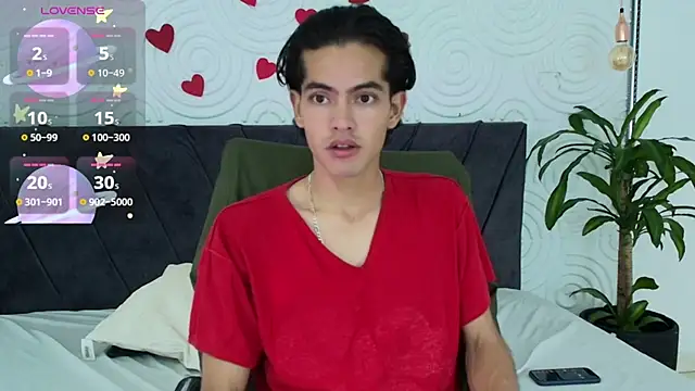 Snapshot of Maximoherrera_16 chatting on 05-15-26, 12:23 Maximoherrera 16 online show from 05-15-26, 12:23