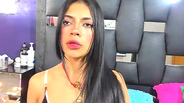 EMYCLARK01 online show from 12-15-25, 11:25