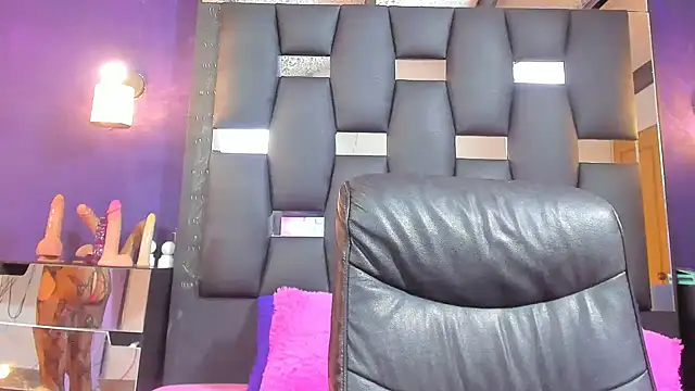 Snapshot of EMYCLARK01 chatting on 05-31-26, 12:45 EMYCLARK01 online show from 05-31-26, 12:45