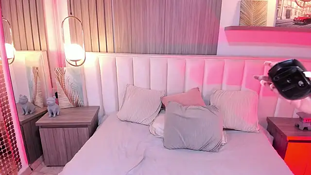 Snapshot of Nicoll_Evans_ chatting on 03-06-25, 04:07 Nicoll Evans  online show from 03-06-25, 04:07