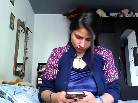 Snapshot of Escarcha-blue chatting on 03-07-25, 03:49 Escarcha-blue online show from 03-07-25, 03:49