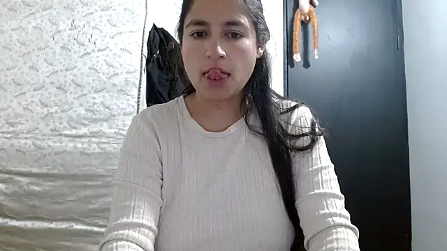 Snapshot of Escarcha-blue chatting on 10-14-25, 11:38 Escarcha-blue online show from 10-14-25, 11:38