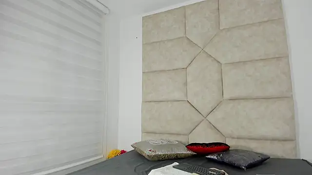 Snapshot of Vaiolett_Smith chatting on 09-24-25, 10:51 Vaiolett Smith online show from 09-24-25, 10:51