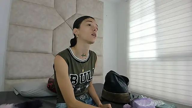 Snapshot of Vaiolett_Smith chatting on 09-27-25, 01:27 Vaiolett Smith online show from 09-27-25, 01:27