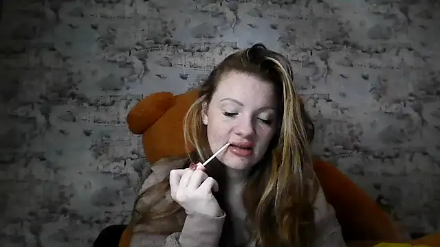 Eveline May online show from 12-15-25, 05:28