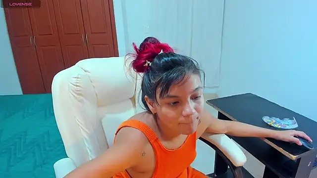 Snapshot of gime_lara chatting on 09-15-25, 06:30 gime lara online show from 09-15-25, 06:30