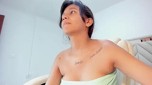 Snapshot of gime_lara chatting on 09-25-25, 12:09 gime lara online show from 09-25-25, 12:09