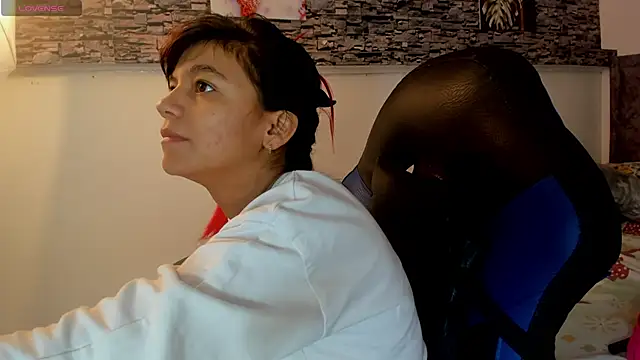 Snapshot of gime_lara chatting on 10-05-25, 12:14 gime lara online show from 10-05-25, 12:14