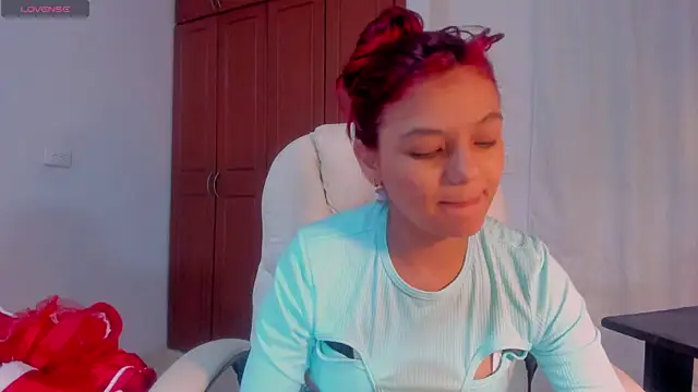 Snapshot of gime_lara chatting on 11-14-25, 12:04 gime lara online show from 11-14-25, 12:04