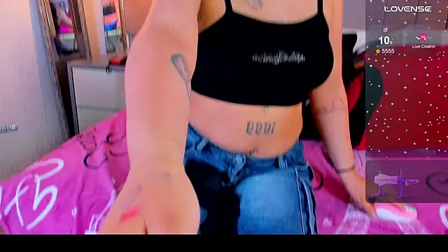 Snapshot of celeste_star0 chatting on 11-21-25, 02:32 celeste star0 online show from 11-21-25, 02:32