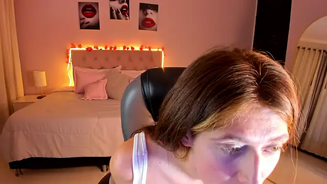 Emily Warren  online show from 04-22-26, 09:05